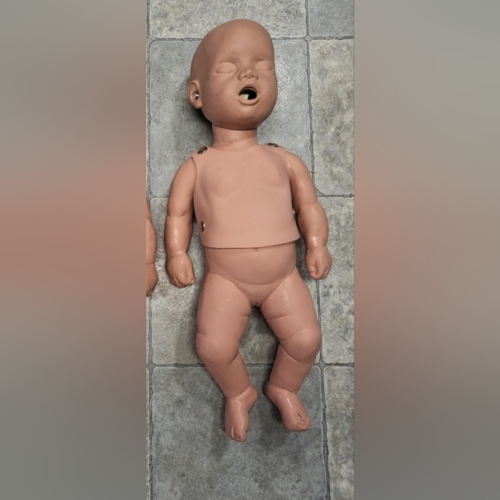 Infant CPR Dummie / Baby CPR Mannequin / Manikin - Practice Teaching Tool - Picture 4 of 4